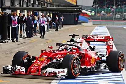 Vettel test nieuwe halo tijdens eerste training op Silverstone