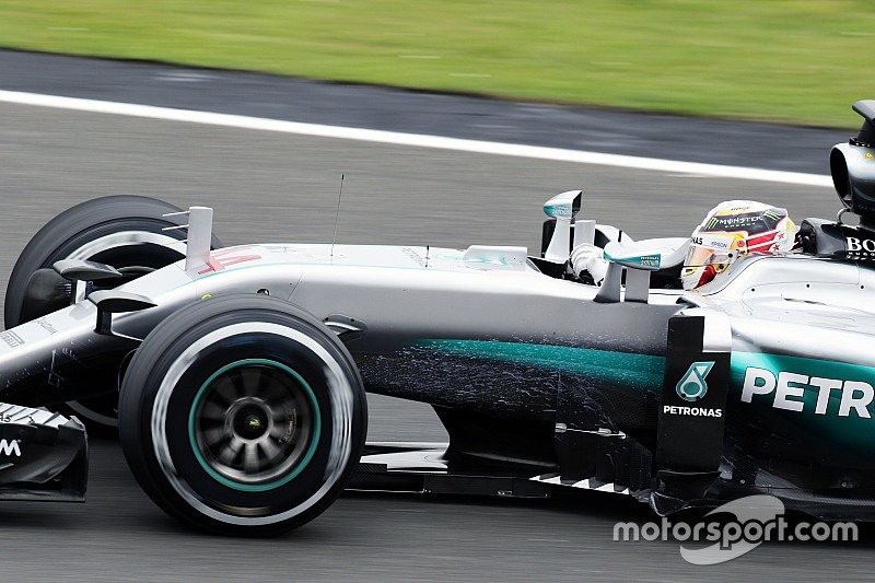 Hamilton lidera ante la ausencia de Rosberg; Alonso 6º