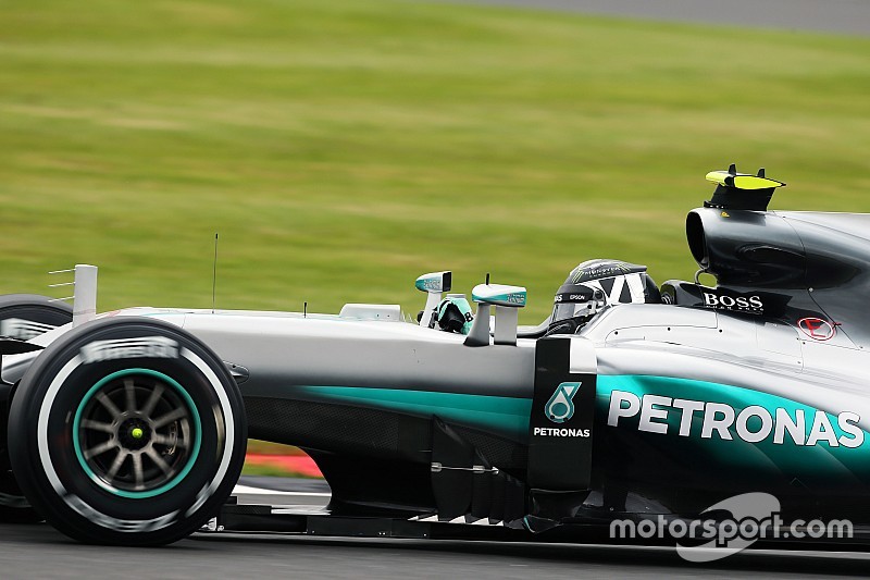 Mercedes a "joué la sécurité" pour Rosberg
