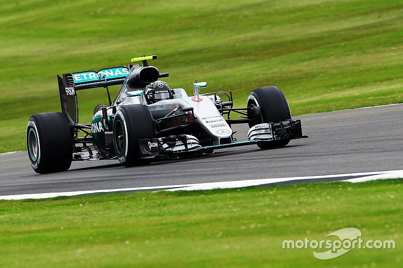 Problema coloca Rosberg um pouco atrás, diz diretor