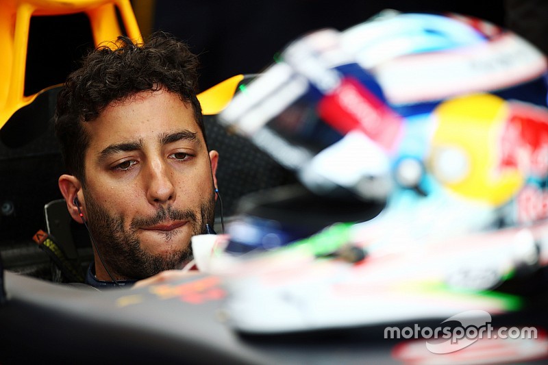 Ricciardo: "Comparados con Hamilton parece que vamos bien"