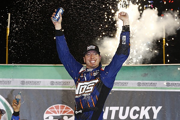 Kyle Busch gana en Kentucky, Su&aacute;rez, tercero