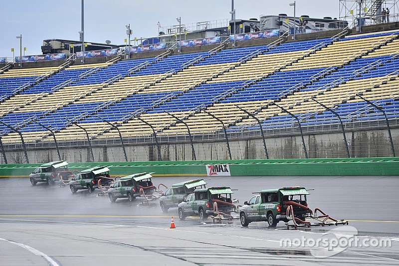 Qualifiche cancellate per pioggia, Harvick partirà in pole