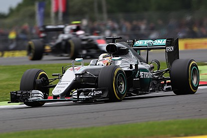 Hamilton da record a Silverstone, mentre Vettel è a due secondi!