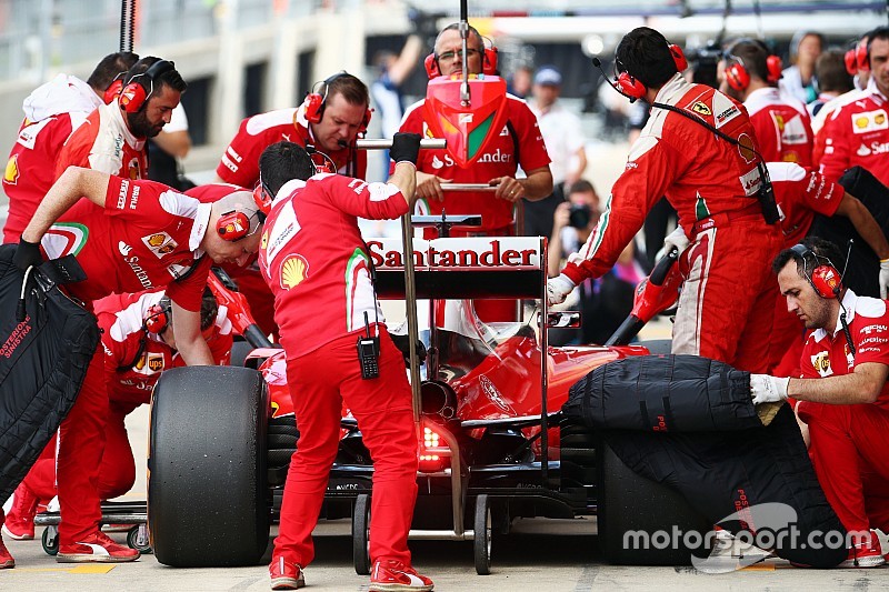 Vettel pide a Ferrari detener los problemas de caja de cambios