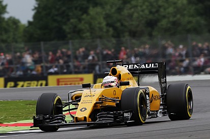 Magnussen, bajo investigación por bloquear a Kvyat