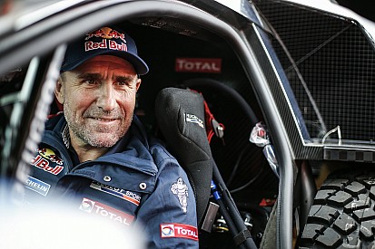 Peterhansel es el líder; Loeb marcha en tercero
