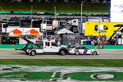 Incendio en estacionamiento del Kentucky Speedway durante NASCAR