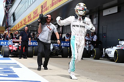 Course - Hamilton dans son jardin à Silverstone !