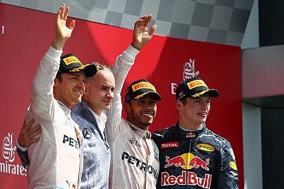 Verstappen in Engeland opnieuw op het podium, overwinning Hamilton