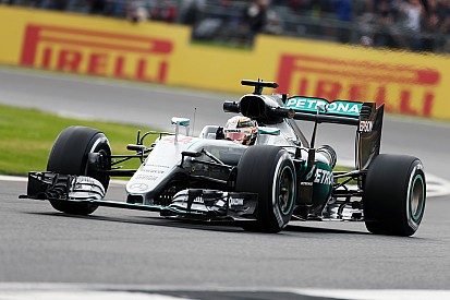 Hamilton revient à quatre points de Rosberg - "Je le rattrape" !
