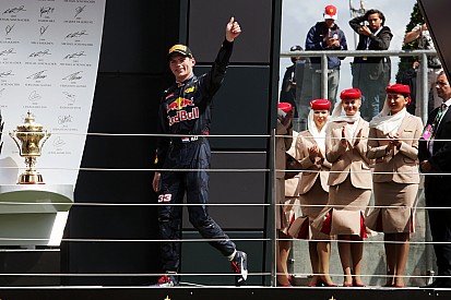 Los tricampeones Stewart y Lauda se rinden a Verstappen