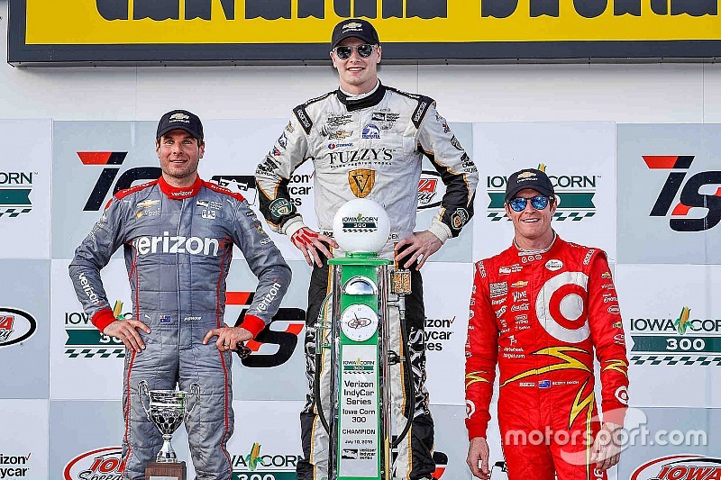 Podium : le vainqueur Josef Newgarden, Ed Carpenter Racing Chevrolet, le 2e Will Power, Team Penske Chevrolet, le 3e Scott Dixon, Chip Ganassi Racing Chevrolet