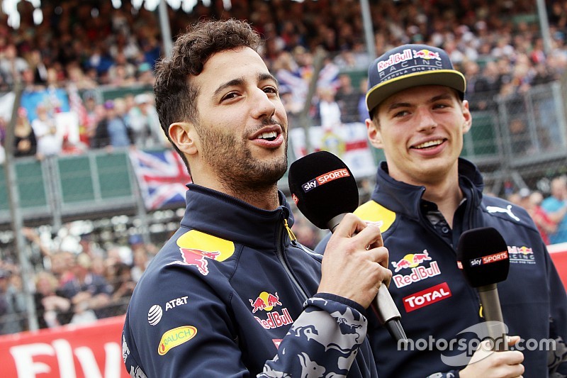 Verstappen inspira a Ricciardo, no le deprime, dice Horner