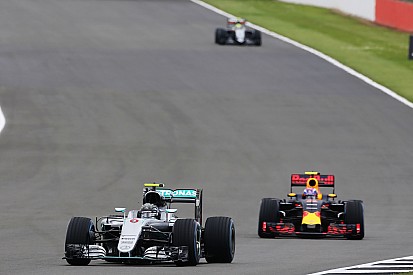 Mercedes desiste de apelar contra punição de Rosberg