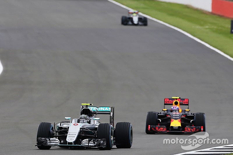 Mercedes desiste de apelar contra punição de Rosberg