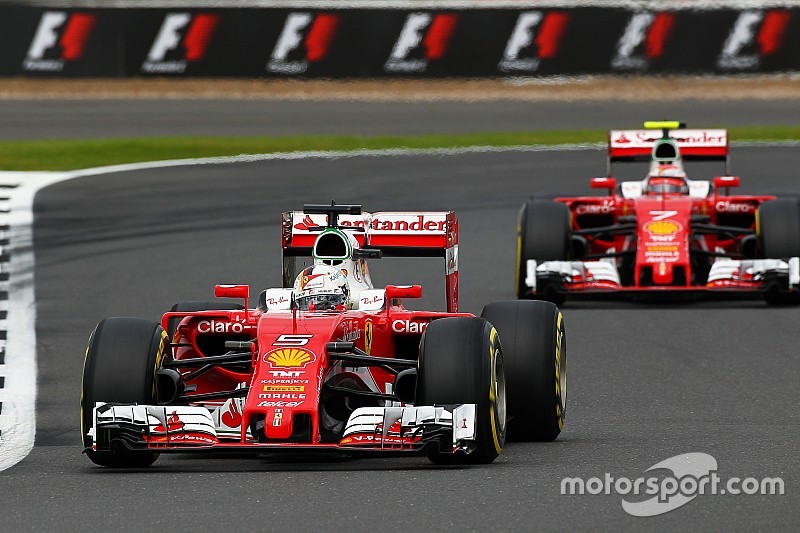 Sebastian Vettel, Ferrari SF16-H lidera a Kimi Raikkonen, Ferrari SF16-H