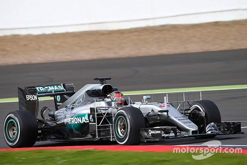 Esteban Ocon, Mercedes AMG F1 W07 Hybrid Test Driver