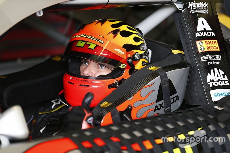 Jeff Gordon pode substituir Dale Jr. em Indianápolis