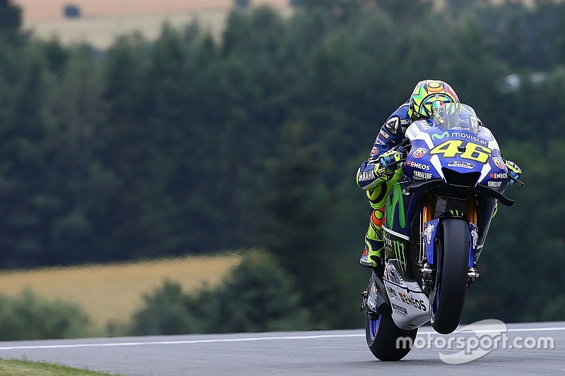 Pas de feeling avec le pneu avant pour Valentino Rossi