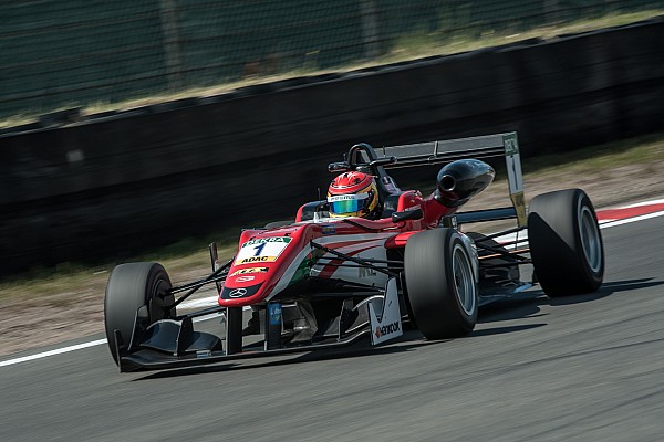 Stroll domina la primera carrera y es más líder