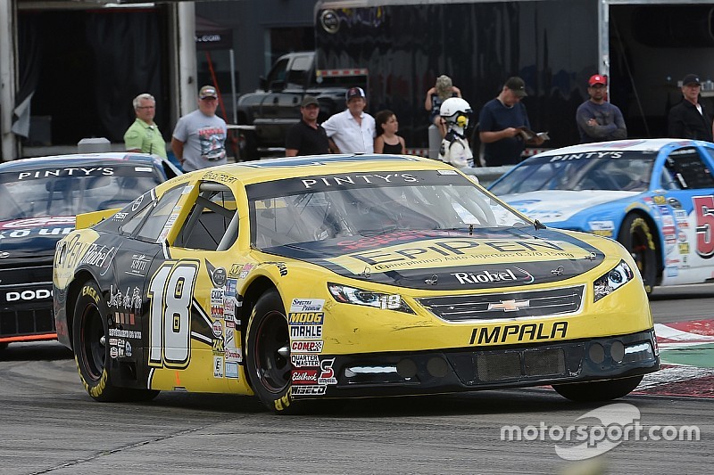 Alex Tagliani remporte la course de la série NASCAR Pinty’s à Toronto