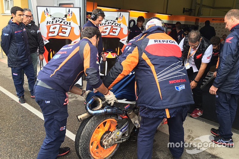 Brutal caída de Márquez en el warm up