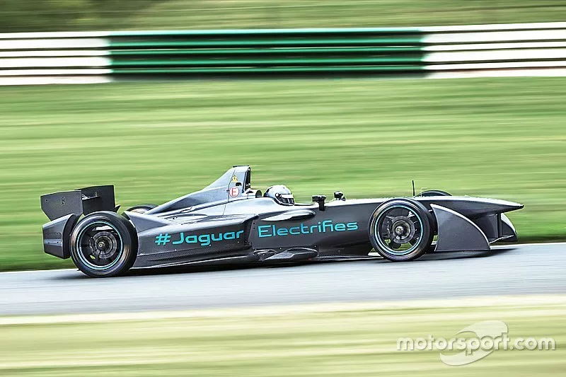 La Jaguar de Formule E en tests