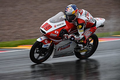 Pawi dominant in natte Duitse GP, Bendsneyder leidt een ronde