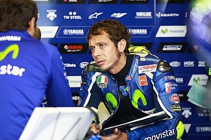 Rossi admite moto "muito lenta" após troca