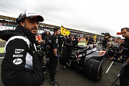 Alonso busca un fin de semana no "perfecto" pero sí "limpio"