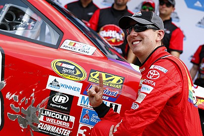 Kyle Busch, con la pole en Indianápolis