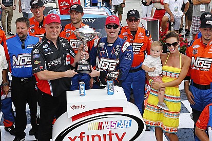 Kyle Busch passeia em Indianápolis pela Xfinity Series