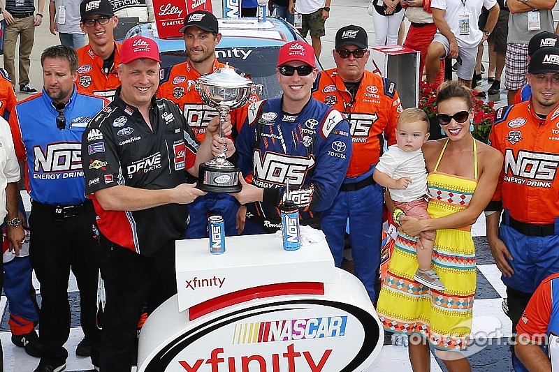 Race winner Kyle Busch, Joe Gibbs Racing Toyota