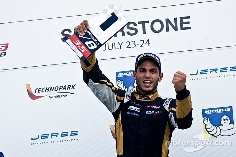 Ganador de la carrera Roy Nissany, Lotus