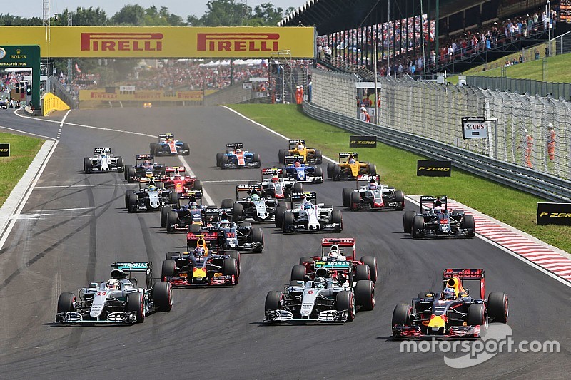 Start: Lewis Hamilton, Mercedes AMG F1; Nico Rosberg, Mercedes AMG F1; Daniel Ricciardo, Red Bull Racing