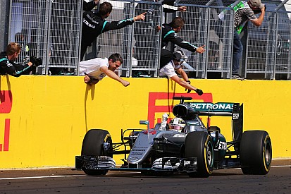 Hamilton é novo líder da temporada; confira tabela