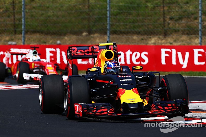 Verstappen defiende su táctica ante Raikkonen
