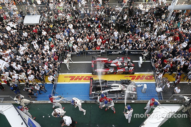 Podium: race winners Timo Bernhard, Mark Webber, Brendon Hartley, Porsche Team, second place Lucas d