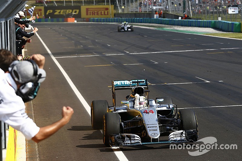 Winner Lewis Hamilton, Mercedes AMG F1 W07 Hybrid