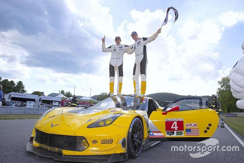 Les vainqueurs #4 Corvette Racing Chevrolet Corvette C7.R: Oliver Gavin, Tommy Milner