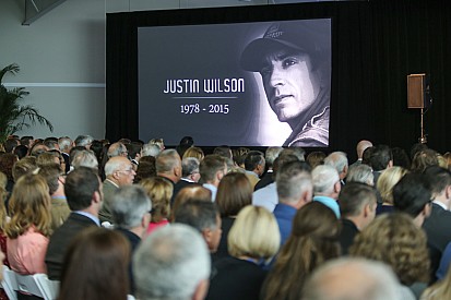 Snetterton nombra curva en honor a Justin Wilson