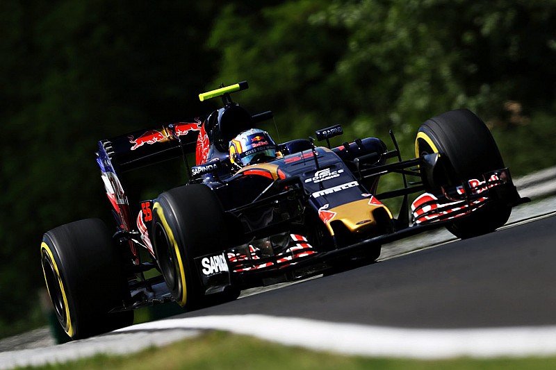 Progressie bij McLaren-Honda baart Sainz Jr. 'wel een beetje' zorgen