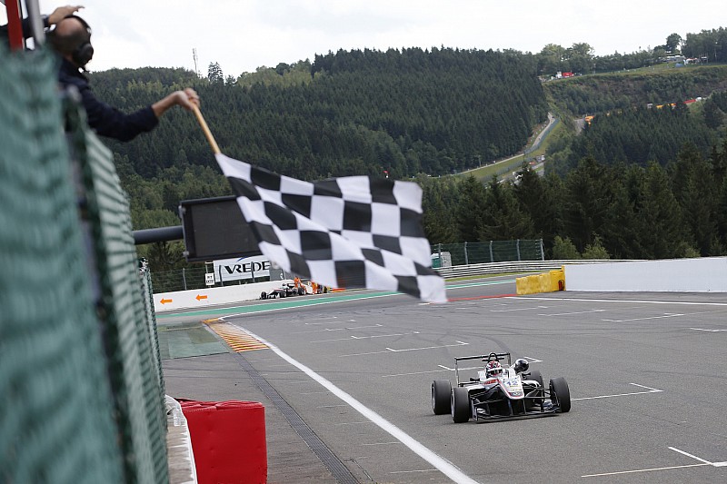 Russell gana la carrera 2 en Spa