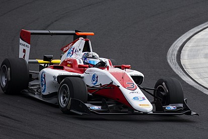 Albon bate a Leclerc y consigue la pole