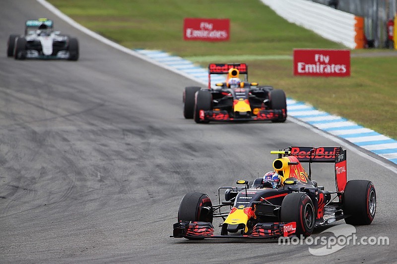 Verstappen: “Ik heb er eentje voor het team genomen vandaag”