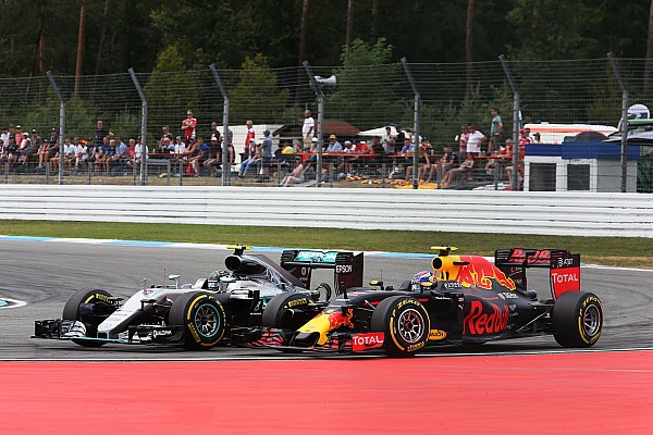 Verstappen: "Rosberg no giró, Lewis lo sabe bien"