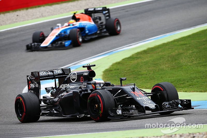Alonso, telsiz mesajları seçimlerinden bıkmış