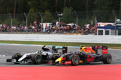 Falha no cronômetro fez Rosberg pagar mais tempo de punição