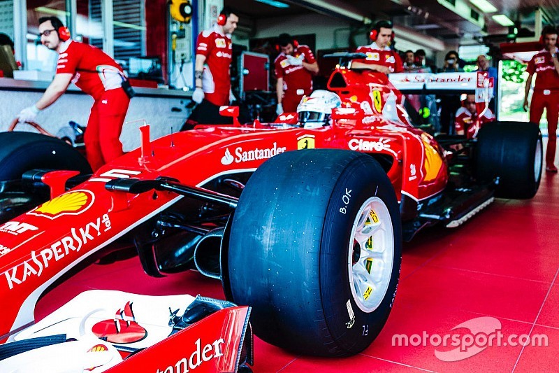 Si lavora sulla Ferrari SF15-T XL che è dotata di minigonne e ali nascoste